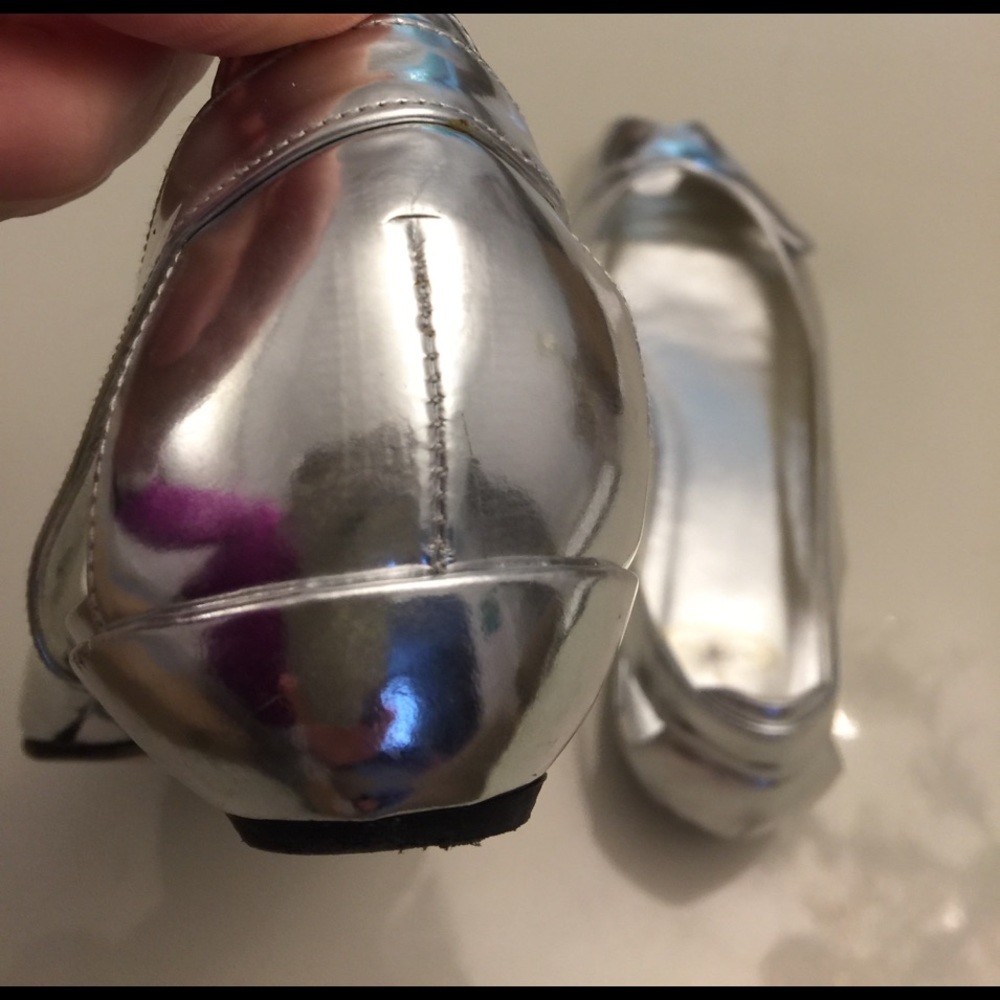 Stuart Weitzman silver leather  flats - Picture 4 of 8